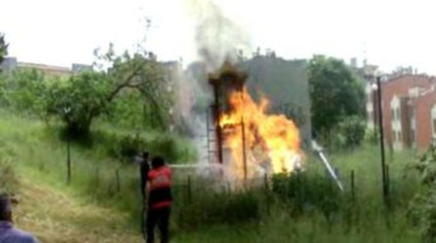 Sigara İzmariti &Ccedil;ocuk Parkını K&uuml;l Etti