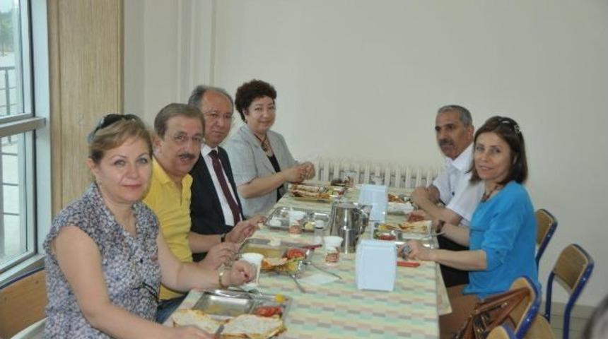 Başkan Burma, &Ouml;ğrencilerle Karavana Yedi