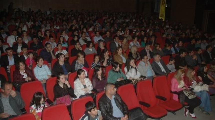 Hakkari&rsquo;de &lsquo;memurin Faslı&rsquo; Adlı Tiyatro Oyunu