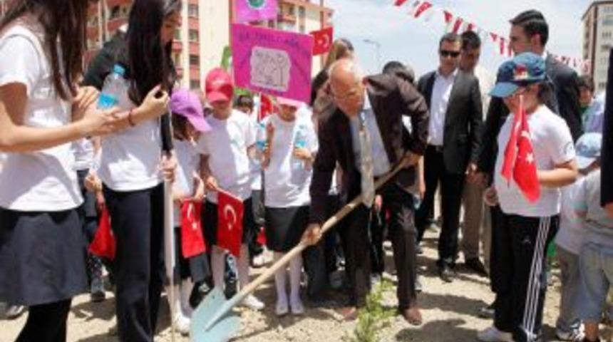 Miniklerden Batıkent&rsquo;e Yeşil Destek