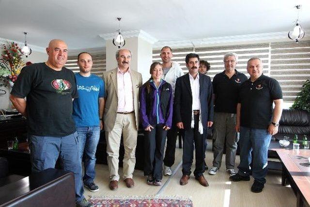 D&uuml;nya Dalış Rekortmeni Erc&uuml;men&rsquo;den Başkan Kaya&rsquo;ya Ziyaret 1