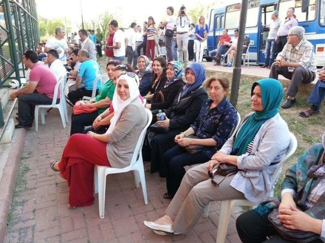 &Ccedil;an Belediyesi 4. Halı Saha Futbol Turnuvası Başladı