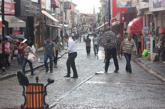 Yağmur Yaşamı Olumsuz Etkiledi 1