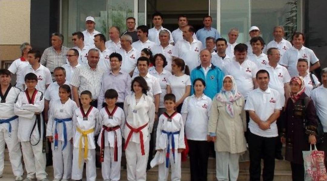 Gediz'de Gen&ccedil;lik Haftası Kutlamalarına Yoğun İlgi