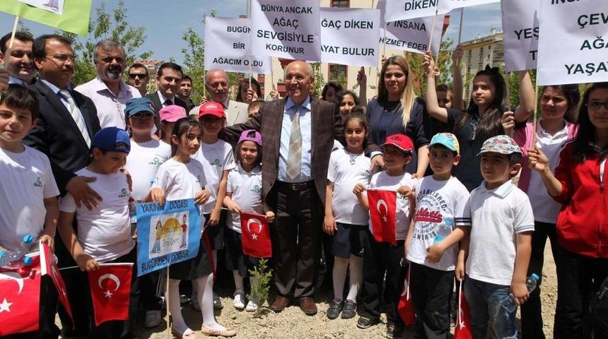 &Ouml;ğrencilerden Batıkent&rsquo;e Oksijen Desteği