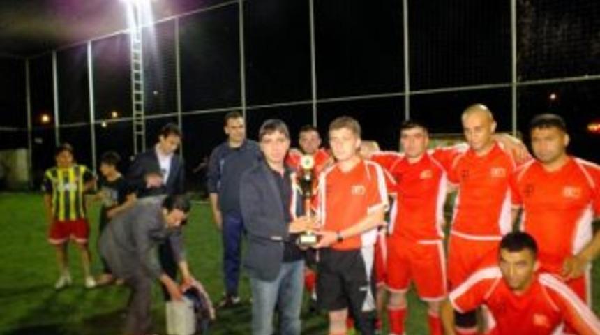 Koyulhisar&rsquo;da D&uuml;zenlenen Gen&ccedil;lik Futbol Turnuvası Sona Erdi