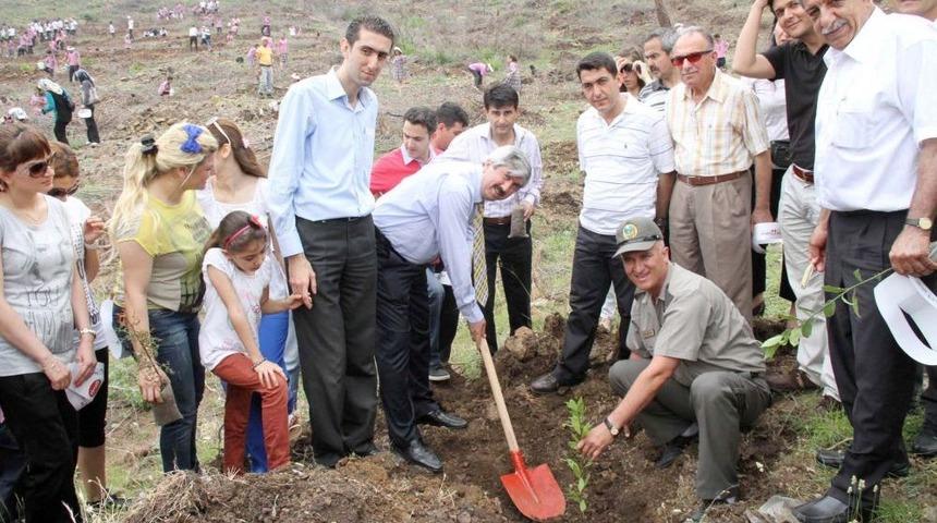 Amanoslara Bin Fidan Dikildi