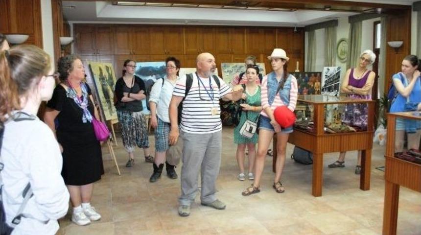 &Ccedil;anakkale Evi İlk Ziyaret&ccedil;ilerini Ağırladı