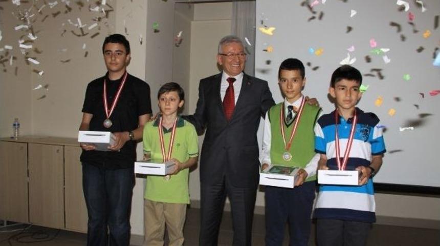 Matematik &Ouml;d&uuml;lleri Sahiplerini Buldu