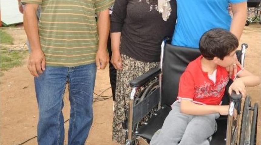 Başkan &Ccedil;er&ccedil;ioğlu İhtiya&ccedil; Sahiplerine Tekerlekli Sandalye Dağıttı