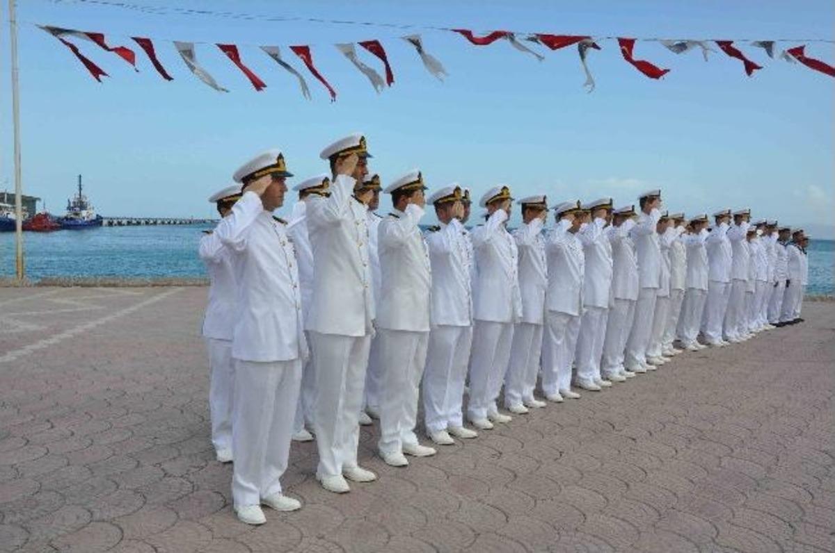 Askeri Gemiler Kuşadası&rsquo;nda