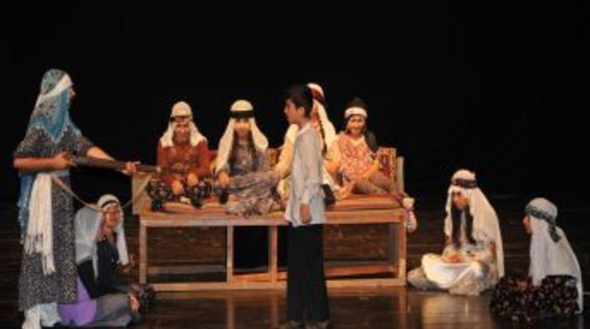 Sevgi &Ccedil;ocukları, 'T&ouml;re'yi Tiyatroyla Anlattı