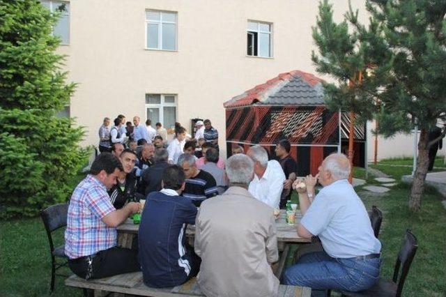 Gen&ccedil;lik Hizmetleri Ve Spor İl M&uuml;d&uuml;rl&uuml;ğ&uuml; Personeline Moral Yemeği 1