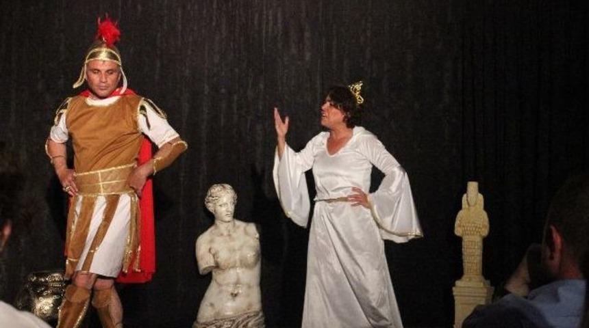 Yalıkavak Belediyesi Tiyatro Topluluğu G&ouml;r&uuml;c&uuml;ye &Ccedil;ıktı