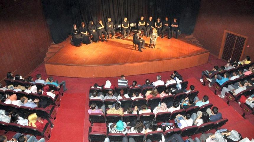 Şehir Tiyatrosu At&ouml;lye &Ouml;ğrencileri Ilk Oyunları '&Ouml;teki'yi Sahneledi