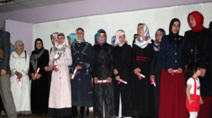 Pasinler'de Kuran Kurslarında Okuyan &Ouml;ğrencilere Mezuniyet T&ouml;reni D&uuml;zenlendi