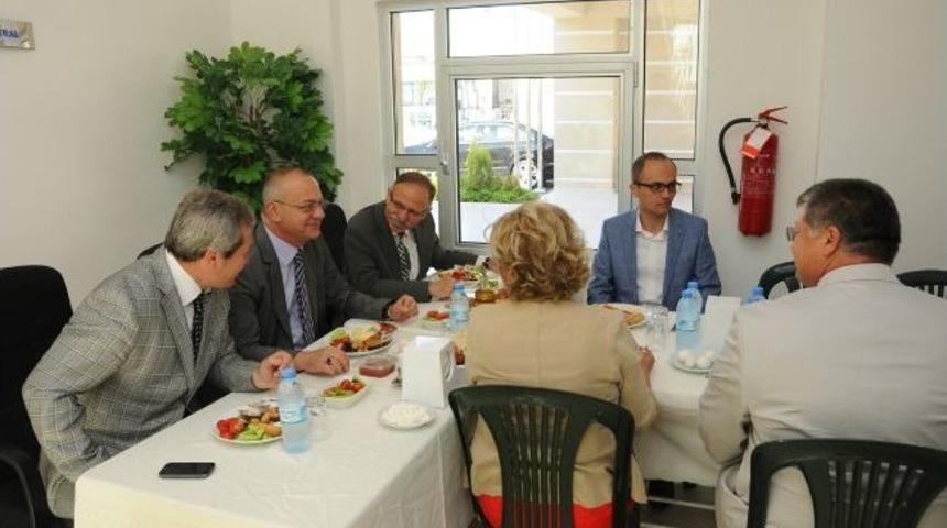 Başkan Erg&uuml;n, Belediye B&uuml;rokratları İle Toplantı Yaptı