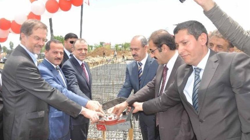 &Uuml;nl&uuml; Cerrah Prof. Dr. Vahit &Ouml;zmen&rsquo;den Muş&rsquo;a Okul