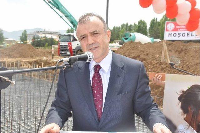 Ünlü Cerrah Prof. Dr. Vahit Özmen’den Muş’a Okul