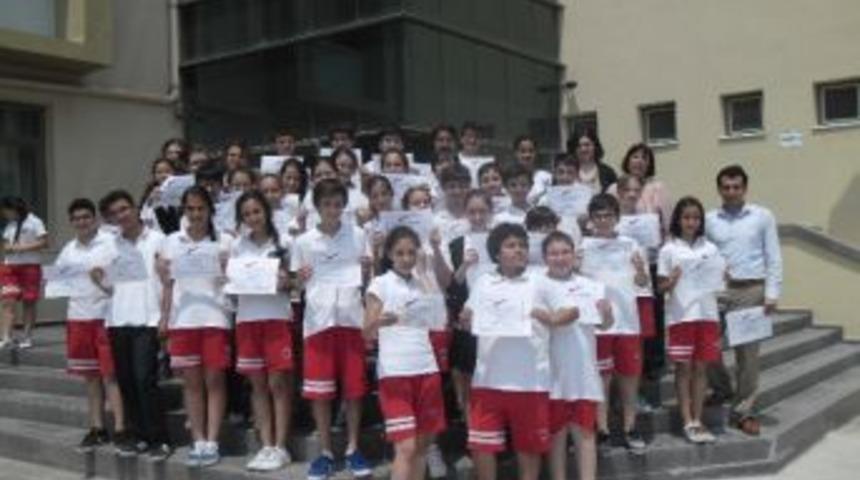 &Uuml;lkem Koleji'nden Matematikte B&uuml;y&uuml;k Başarı