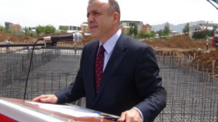 Prof. Dr. Vahit &Ouml;zmen, Memleketine Okul Yaptırıyor