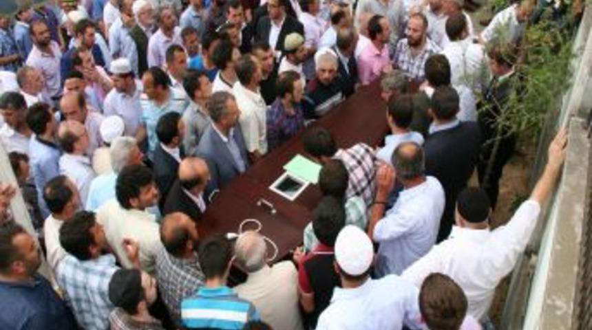 Trafik Kazasında Vefat Eden Trabzonspor Taraftarı, Son Yolculuğuna Uğurlandı