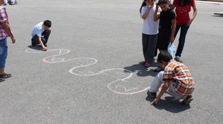 Tegv &Ccedil;ocuklara Unutulan Sokak Oyunlarını Hatırlattı