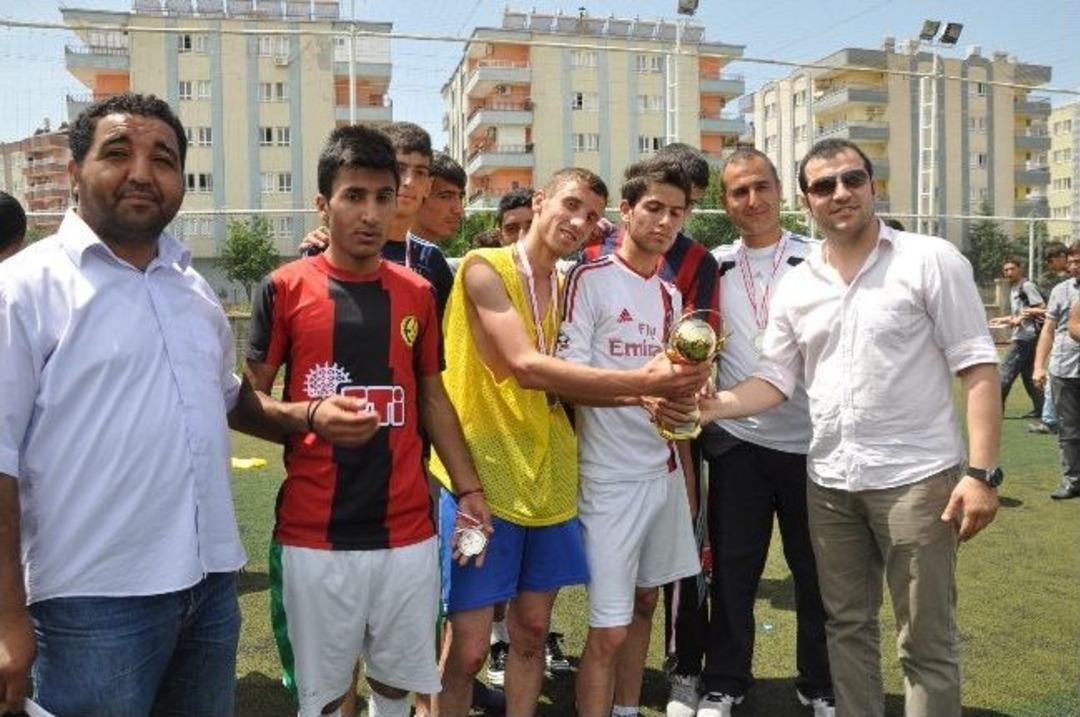 Nike&rsquo;nin Şampiyonu Gazi Lisesi