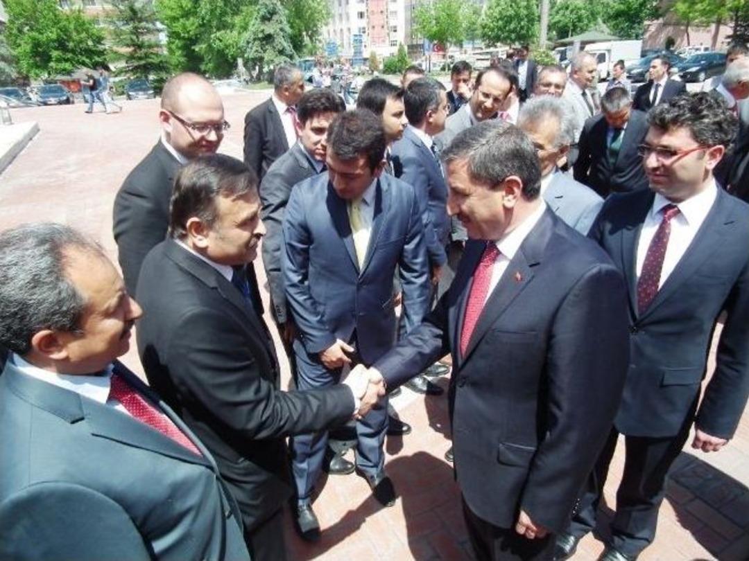 Vali Yılmaz G&ouml;revine Başladı