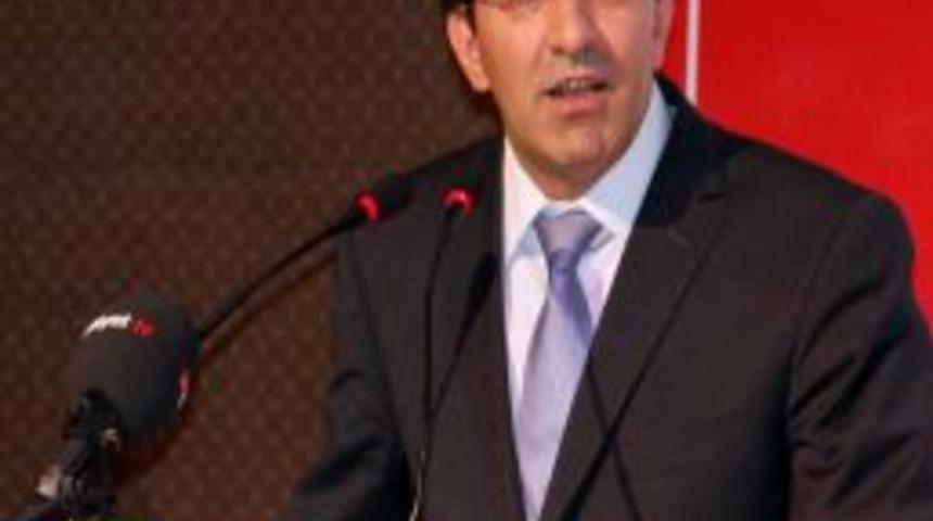 Bakan Yılmaz 'ter&ouml;r' Deyince, BDP'liler Salonu Terk Etti