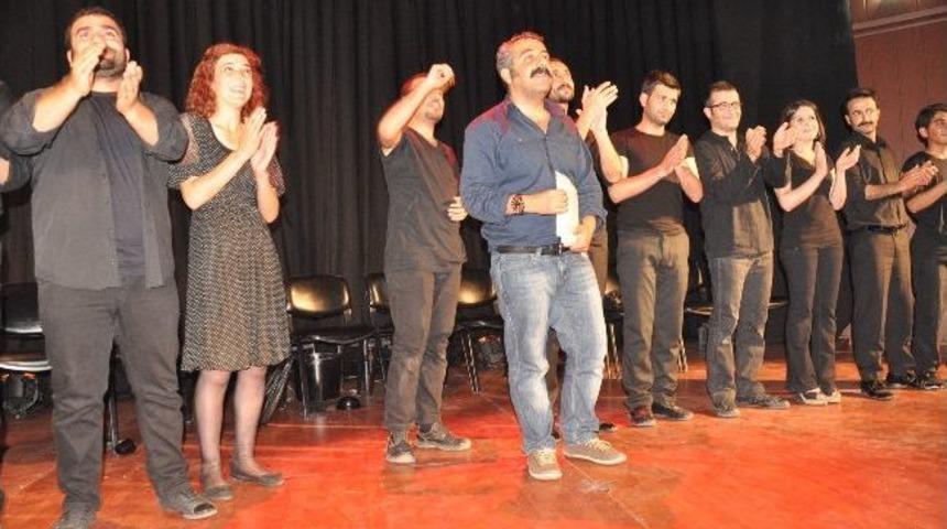 Şehir Tiyatrosu At&ouml;lye &Ouml;ğrencilerinin İlk Oyunu Sahnelendi