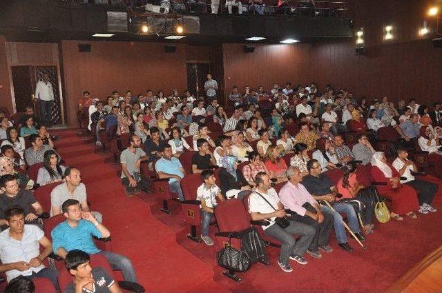 Şehir Tiyatrosu At&ouml;lye &Ouml;ğrencilerinin İlk Oyunu Sahnelendi 2