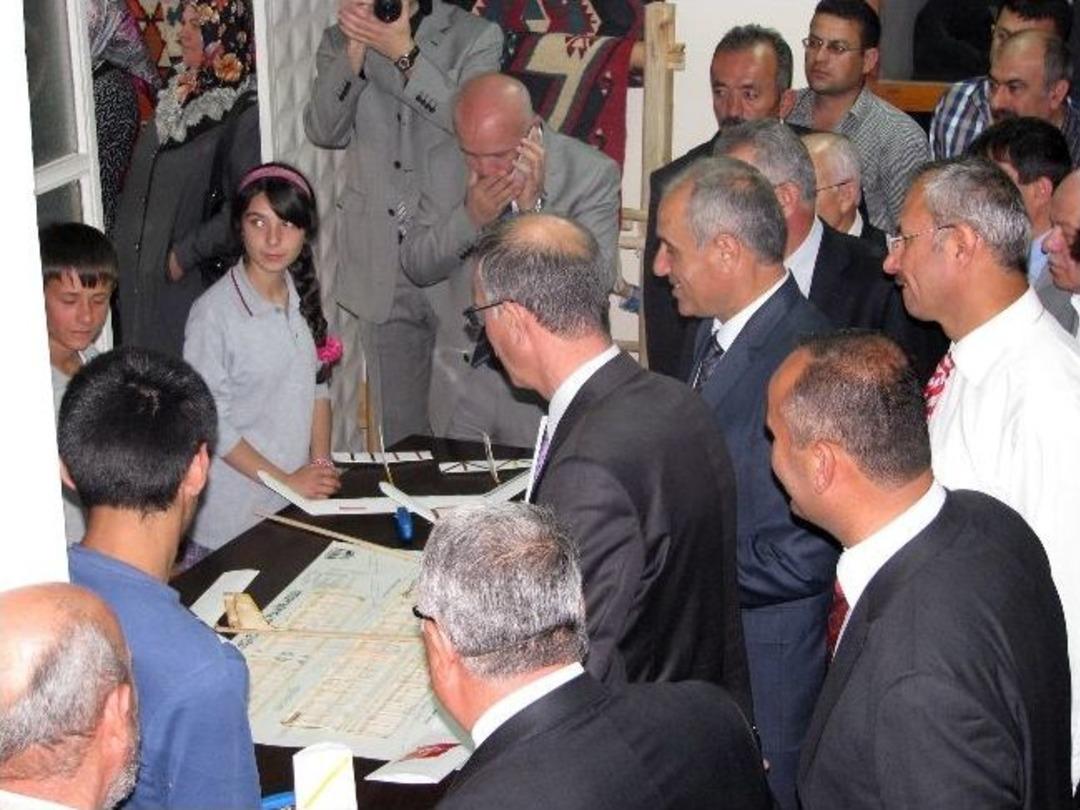 Sorgun Halk Eğitim Merkezi Yıl Sonu Sergisini A&ccedil;tı