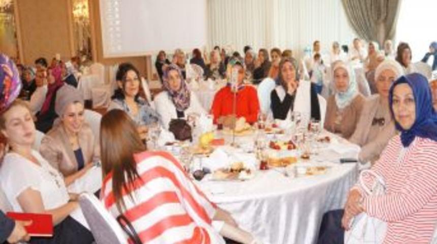 &Ccedil;ağlayanlı Kadınlar, Anneler G&uuml;n&uuml;'n&uuml; Gecikmeli Kutladı