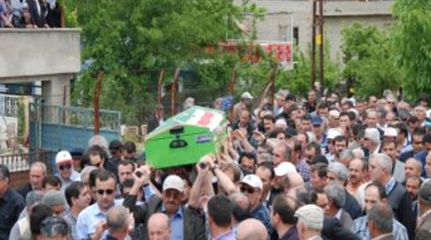 &Ouml;ld&uuml;r&uuml;len &Ccedil;e&ccedil;en Konsolos Toprağa Verildi