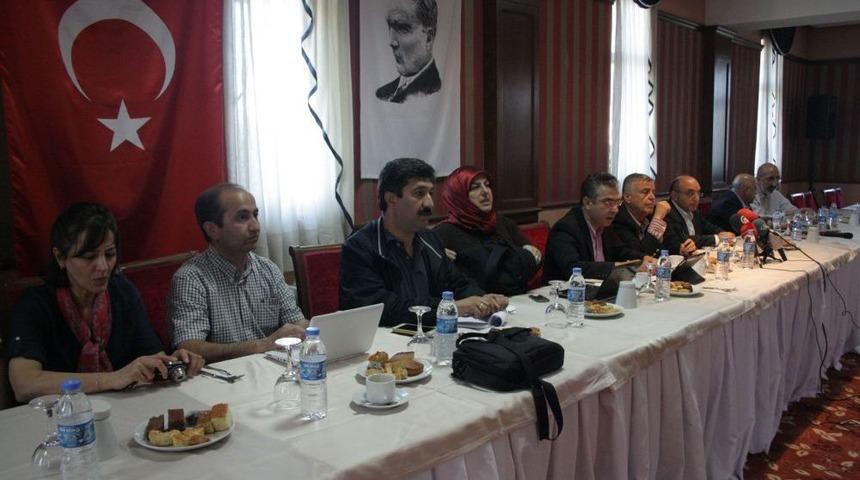 Akil İnsanlar Kars&rsquo;lıları Dinledi