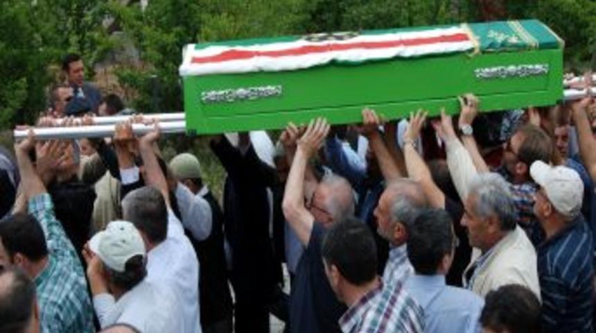 &Uuml;nl&uuml;'n&uuml;n Kardeşi: &Ccedil;ecenleri Bir Tezgaha Alet Ediyorlar