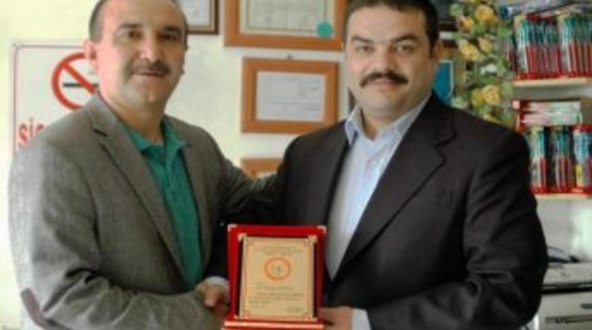 Meslekte 25. Yılını Dolduran Eczacılar &Ouml;d&uuml;llendirildi