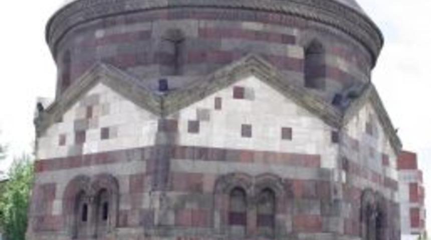 Seyyah Gen&ccedil;ler Erzurum&rsquo;da Tarihi Mekanları Gezdi