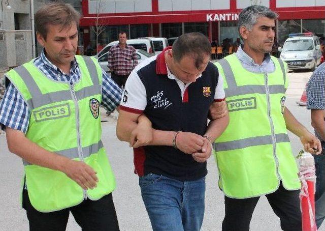 Polisi Soydular, 2 Saatte Yakalandılar