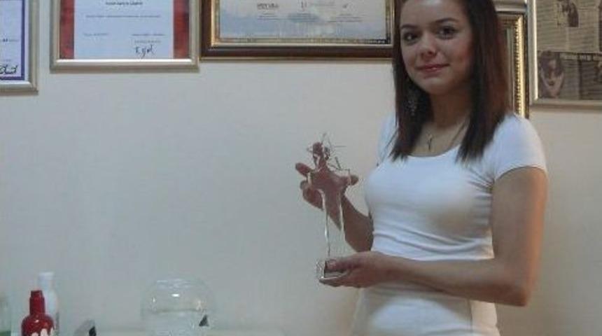 Bayan Kuaf&ouml;r Başarıdan Başarıya Koşuyor