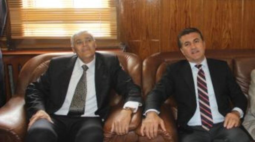 Sarıg&uuml;l&rsquo;den Hakkari Belediyesi&rsquo;ne Cenaze Aracı S&ouml;z&uuml;