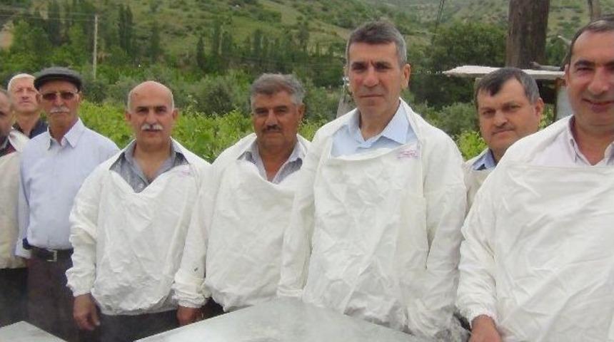 Demirci&rsquo;de Arıcılık Kursu Yoğun İlgi G&ouml;rd&uuml;