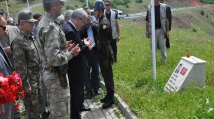 Bing&ouml;l'de 20 Yıl &Ouml;nce Şehit Edilen 33 Asker T&ouml;renle Anıldı