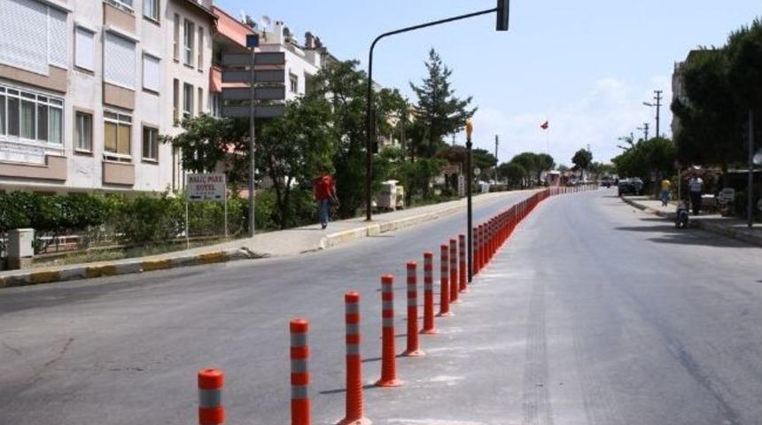 Ayvalık&rsquo;taki Sorunlu Yol İkiye B&ouml;l&uuml;nd&uuml;