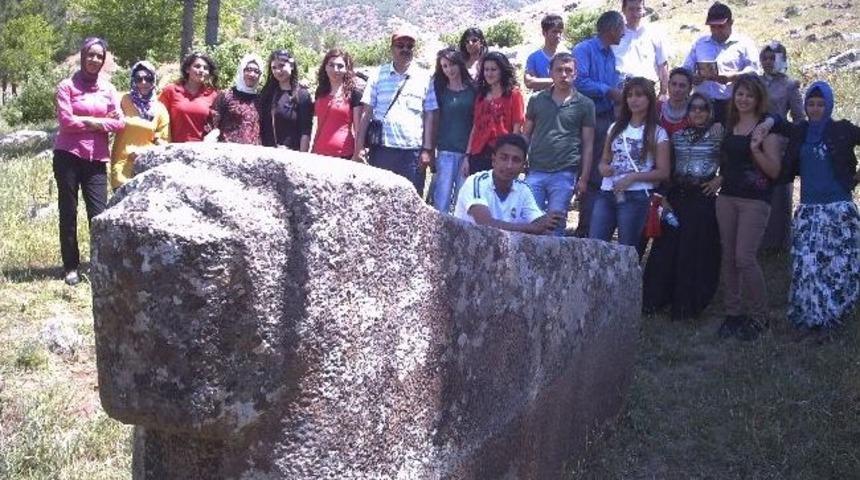 Ga&uuml;n &Ouml;ğrencileri Tarihi Mekanları Gezdi