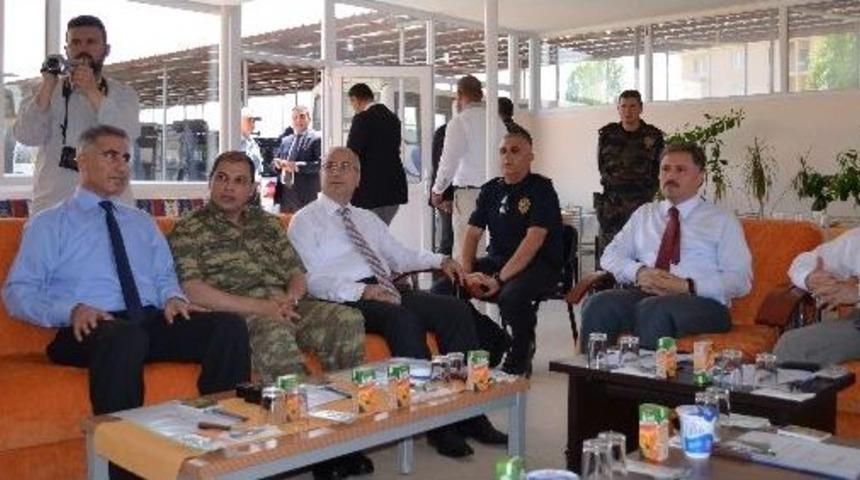 Malatya Valisi Vasip Şahin Emniyet Birimlerini Ziyaret Etti