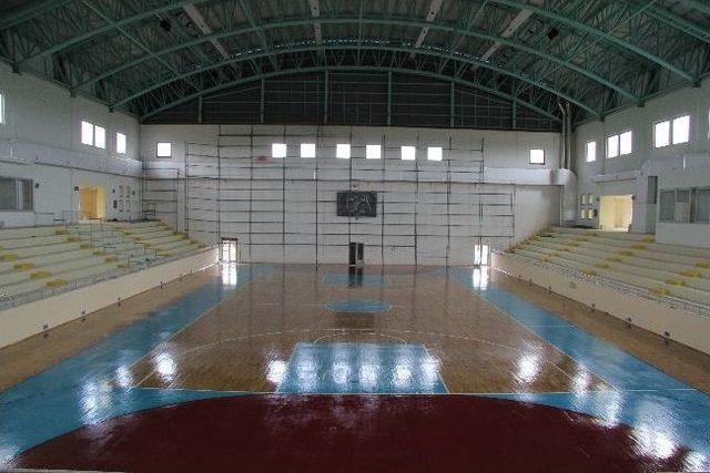 Hendek Spor Salonu Bitme Aşamasına Geldi