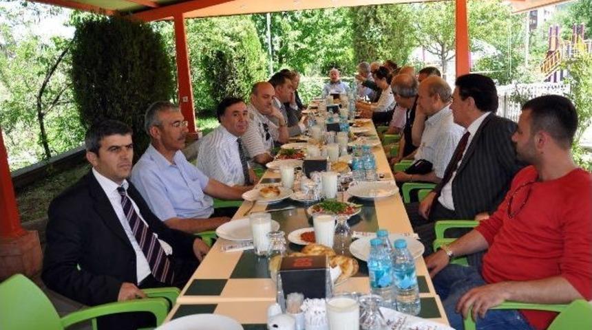 Belediye Y&ouml;neticileri Yemekte Buluştu