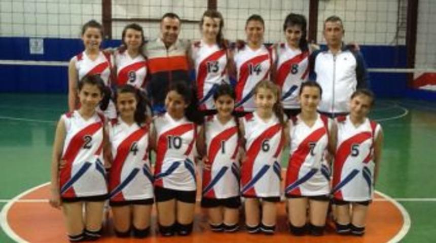 Merkez Ortaokulu Yıldız Kızları Final Biletini Kaptı